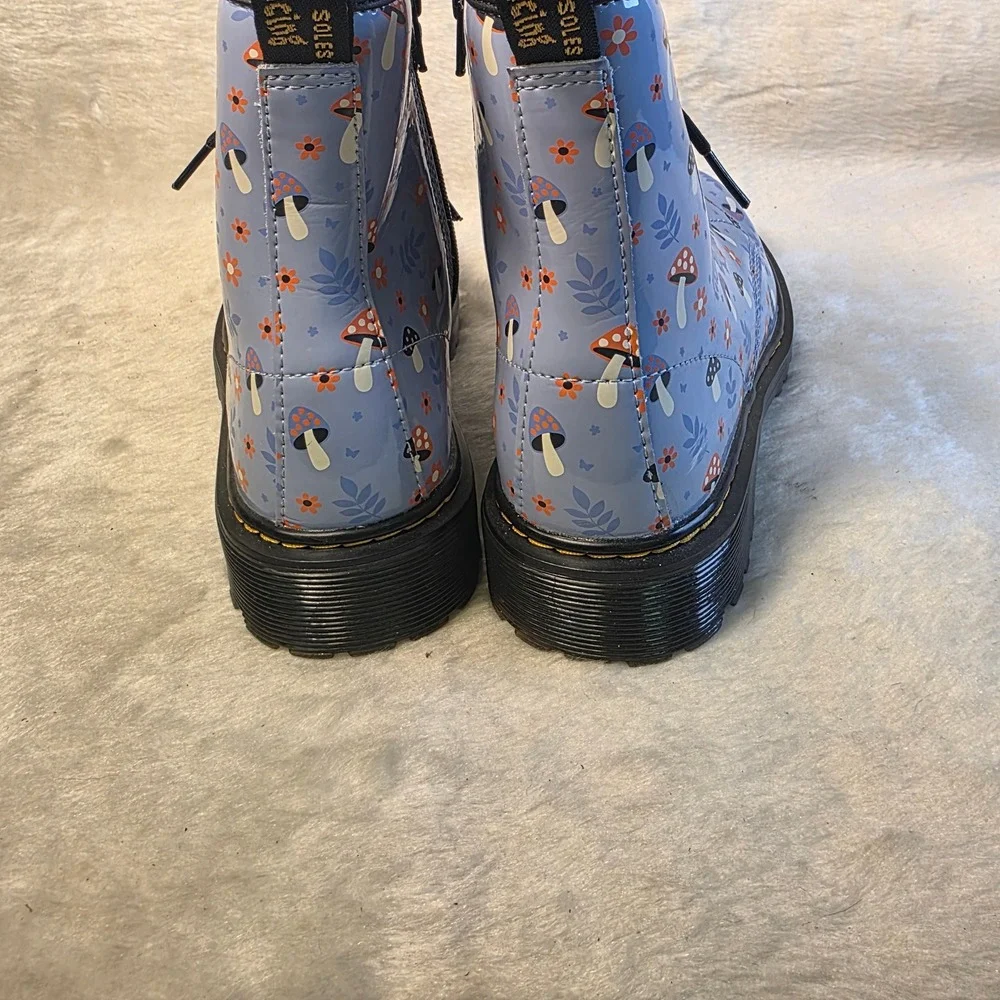 Dr. Martens 1460 Y Mushroom Floral Blue Patent Boots Youth 5 Women 6 Worn ONCE